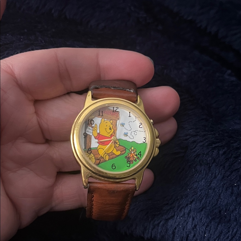 Hard to find-Gold-Tone Winnie the Pooh Ladies Watch with Brown Leather Band